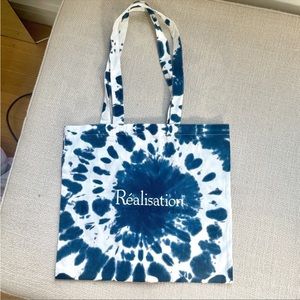 REALISATION PAR Tote